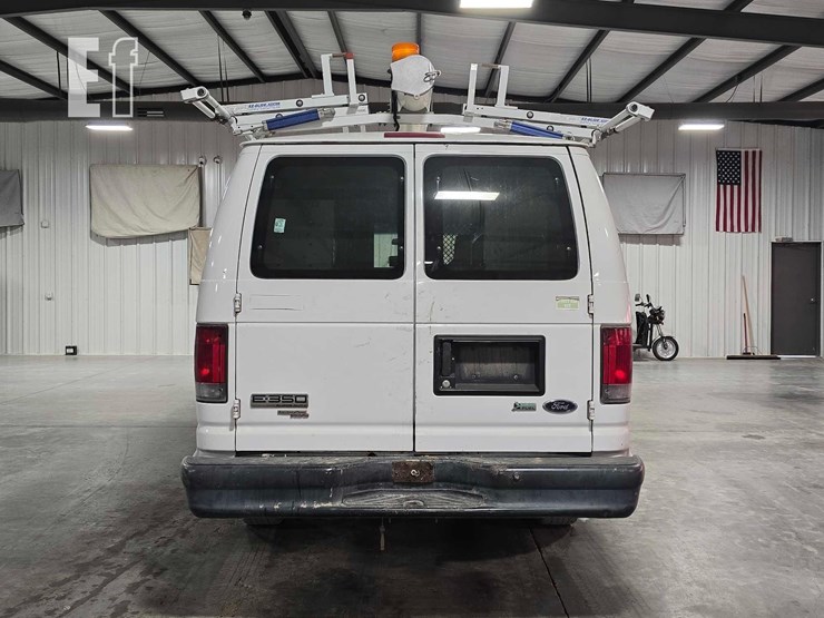 2013-ford-econoline-350-image-8