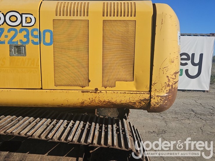 2011-deere-200d-image-13