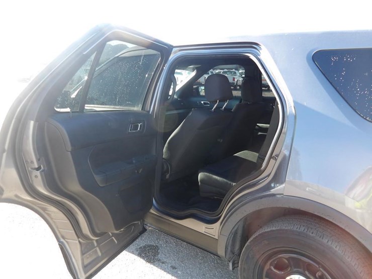 2018-ford-explorer-image-13