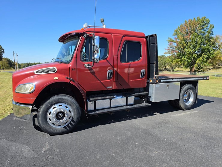 2007-freightliner-m2-106-image-3