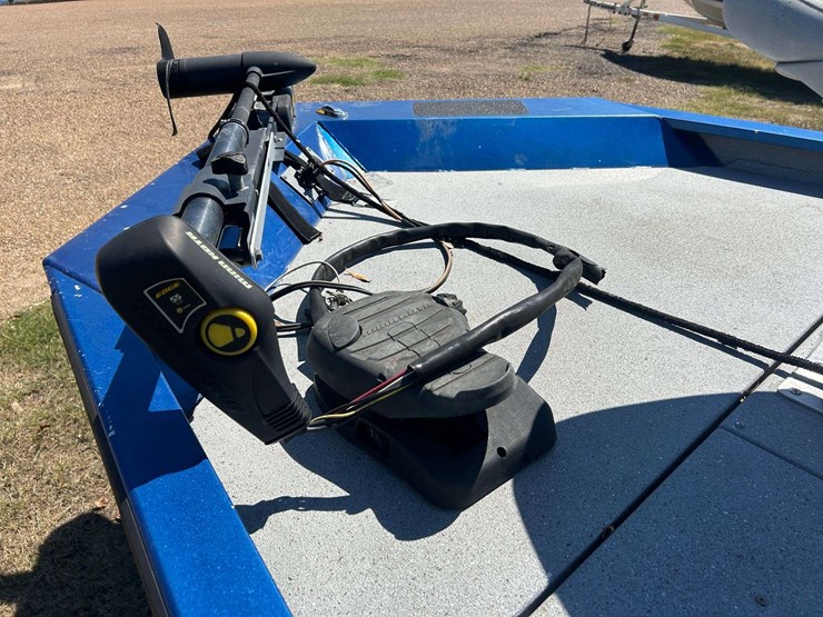 2015-aluma-craft-pro-175-aluminum-bass-boat-w/70-hp-yamaha-outboard-&-trailer-image-31