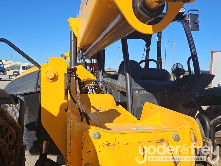 2019-jcb-510-56-image-38