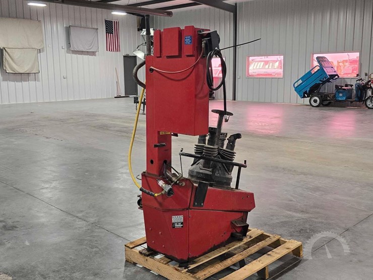hunter-tc3250-table-less-pneumatic-tire-changer-image-3