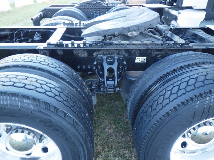 2022-kenworth-t680-image-7