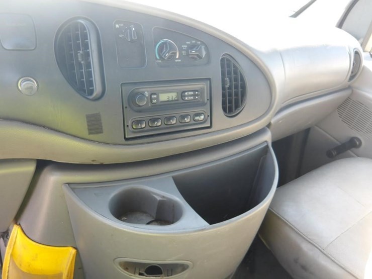 1998-ford-e250-image-18
