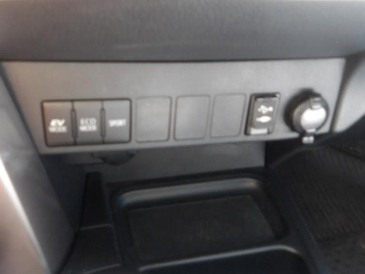 2017-toyota-rav4-xle-image-20