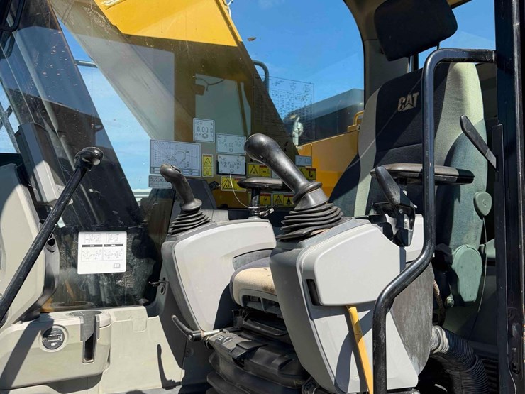 2019-caterpillar-325flcr-image-24