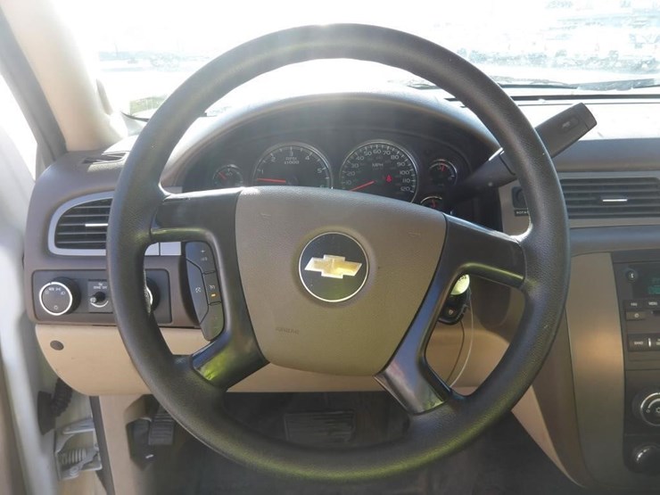 2014-chevrolet-tahoe-image-13