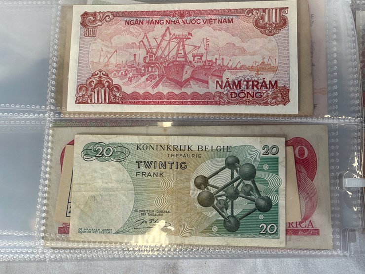 #40307-•-foreign-currency-bank-notes-image-165