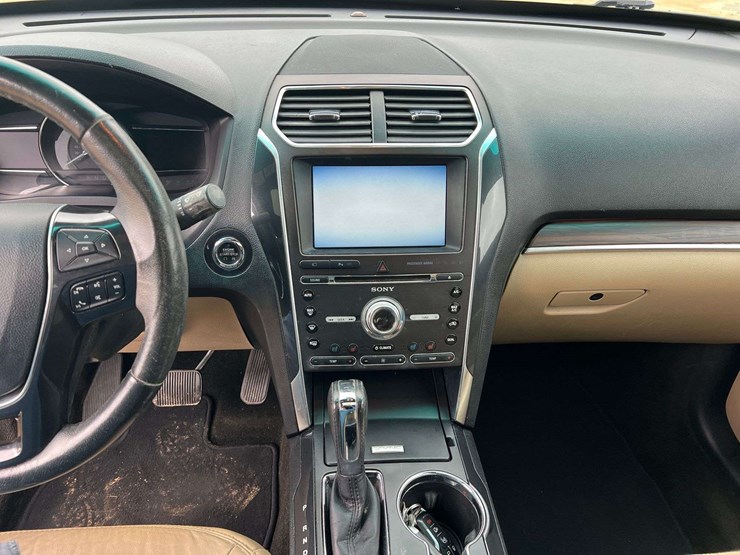 2016-ford-explorer-limited-image-13