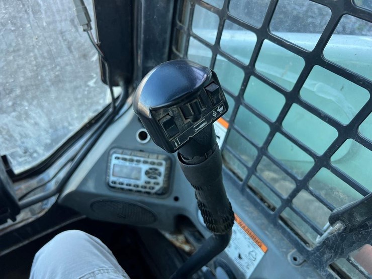 2016-bobcat-t750-image-19