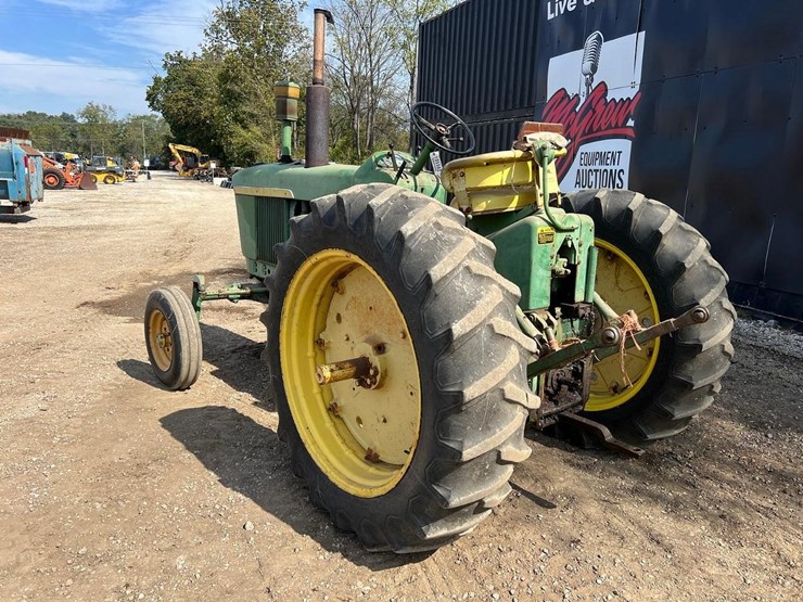 john-deere-3010-image-4