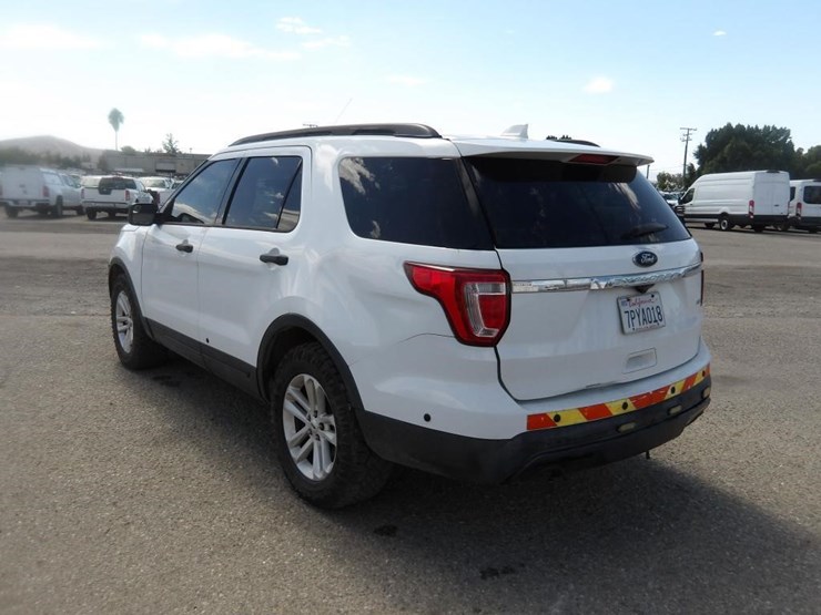 2016-ford-explorer-image-4