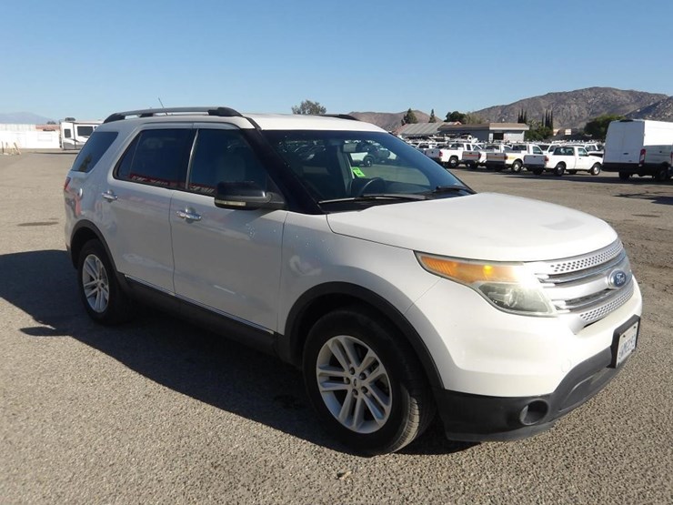 2012-ford-explorer-xlt-image-2