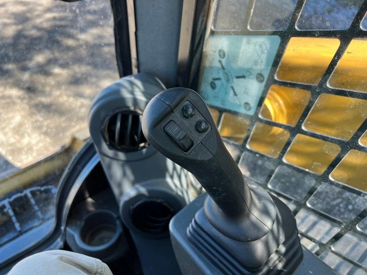 2019-caterpillar-259d3-image-27
