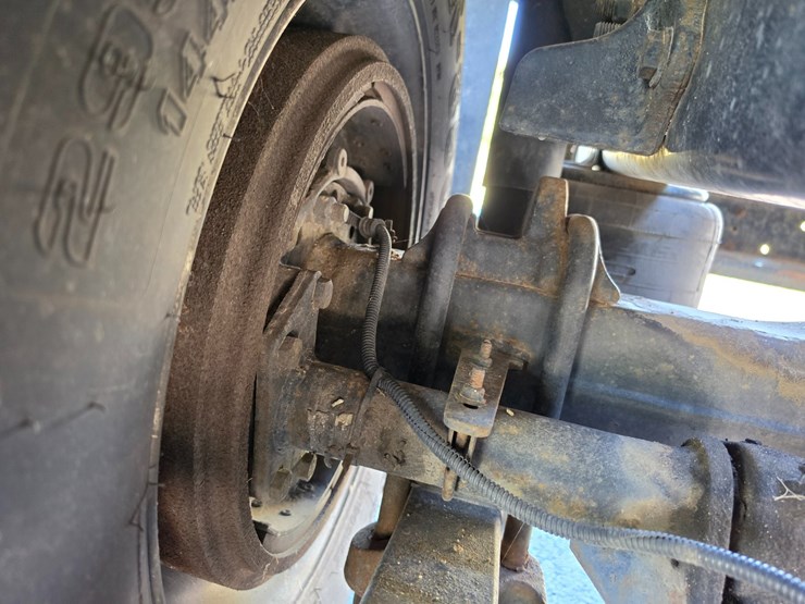 2007-freightliner-m2-106-image-85