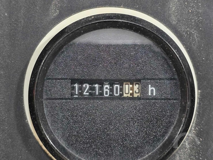 2013-caterpillar-xq30-8-image-10