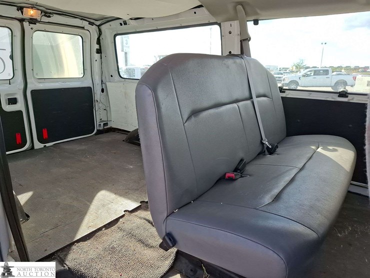 2013-ford-cargo-image-14
