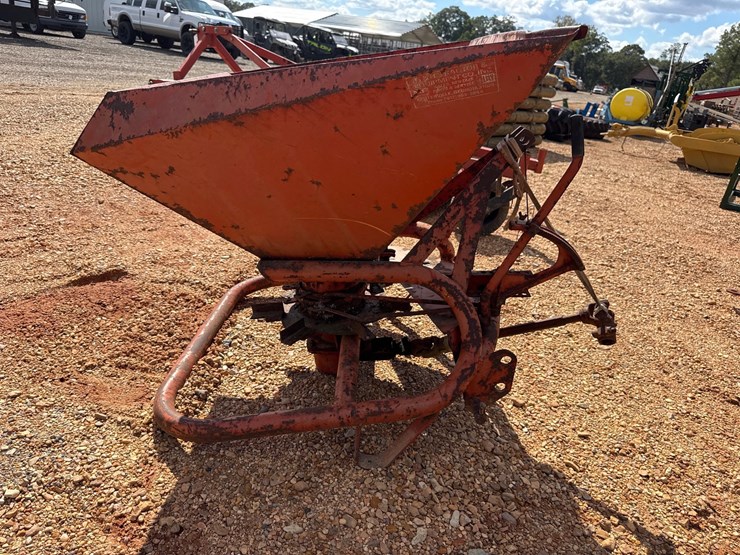 #8186-•-3ph-seed-spreader-image-3