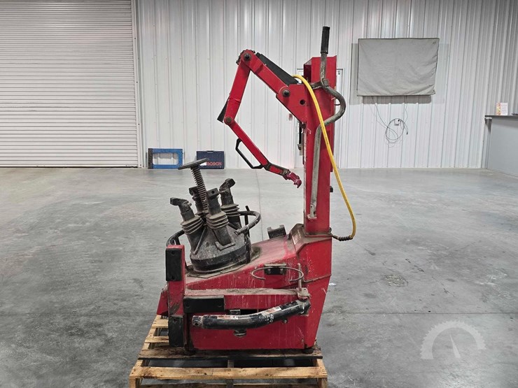 hunter-tc3250-table-less-pneumatic-tire-changer-image-5