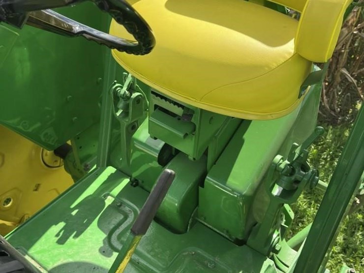 john-deere-4010-image-13