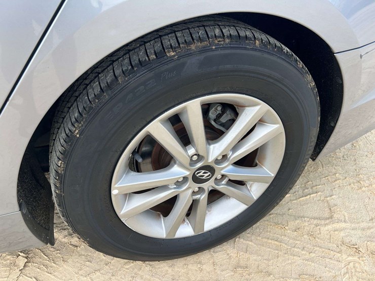 2017-hyundai-sonata-4-door-sedan-(165,391-miles)-image-25
