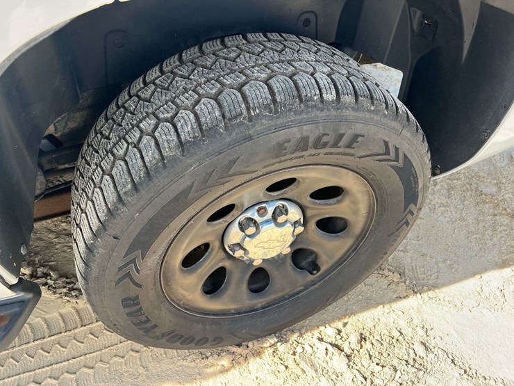 2012-chevrolet-tahoe-image-25