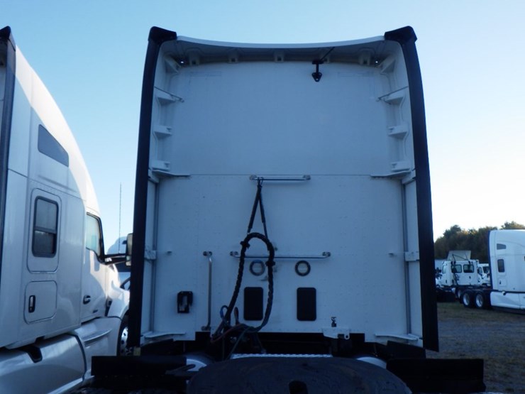 2022-kenworth-t680-image-11