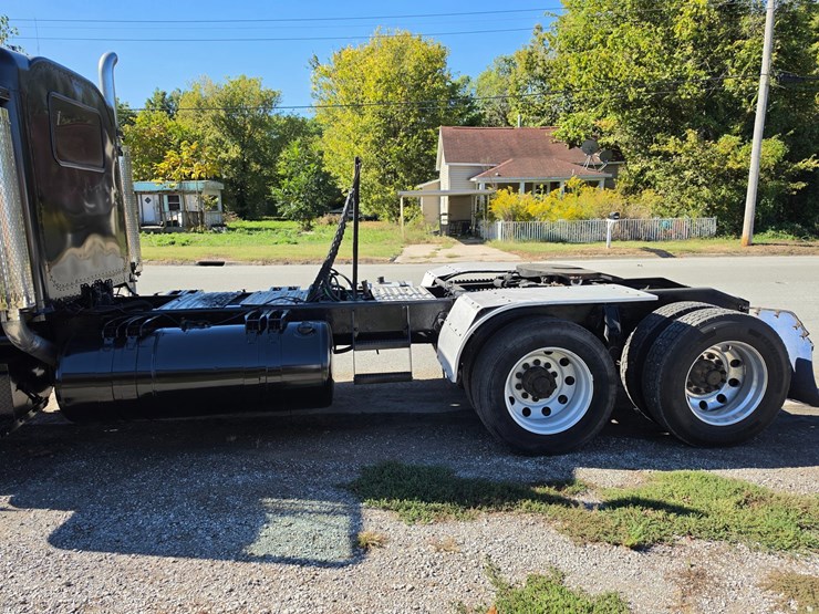 1999-peterbilt-379-image-68