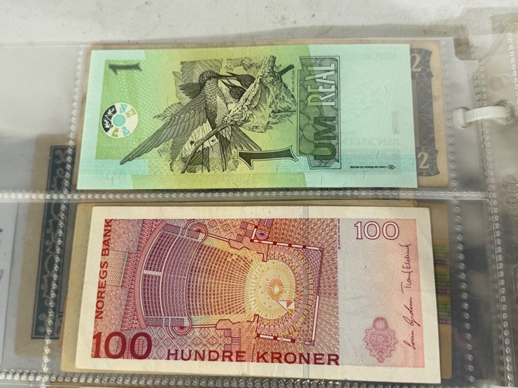 #40307-•-foreign-currency-bank-notes-image-17