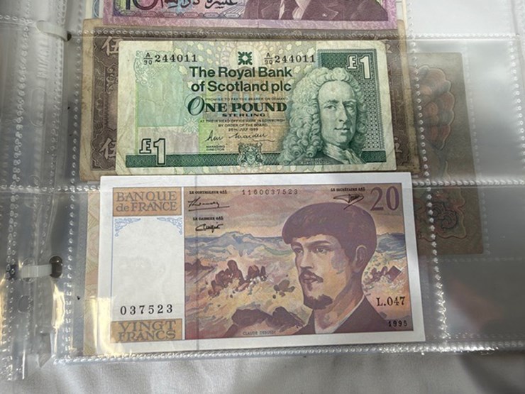 #40311-•-foreign-currency-bank-notes-image-121