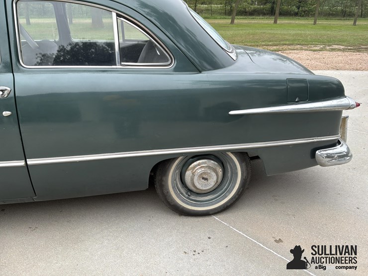 1951-ford-custom-tudor-2-door-sedan-image-16