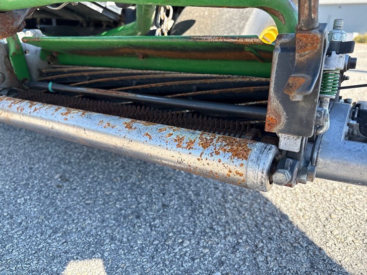 #1083-•-john-deere-2550e-*diesel*-riding-greensmower-image-8
