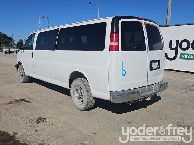 2017-chevrolet-3500-image-4