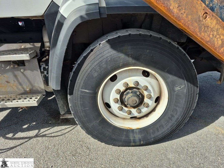 2019-freightliner-108sd-image-33