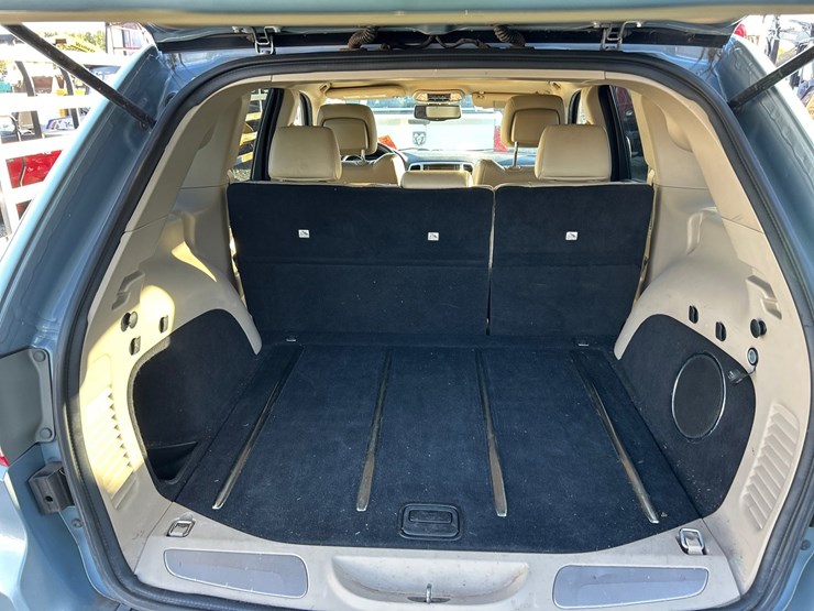 2012-jeep-grand-cherokee-image-17