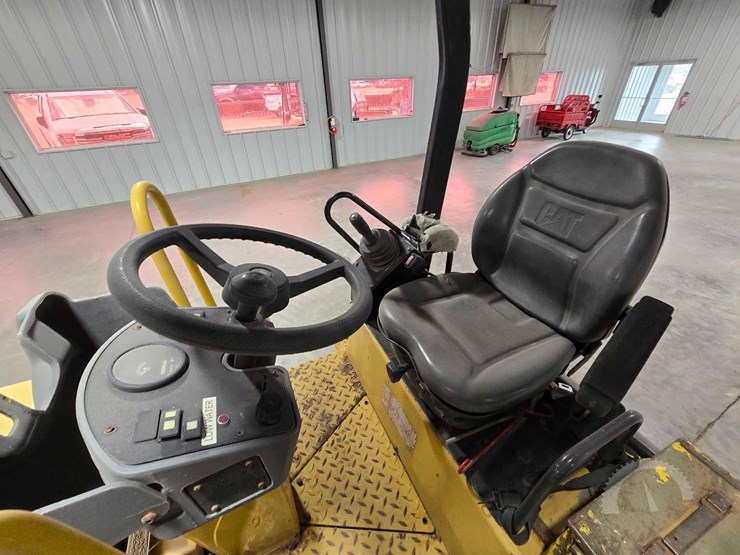 caterpillar-cb24b-image-17