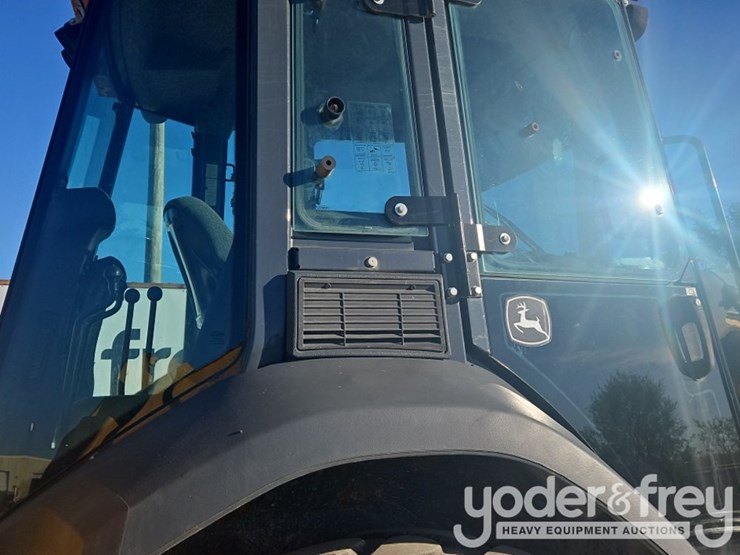 2018-deere-410l-image-30