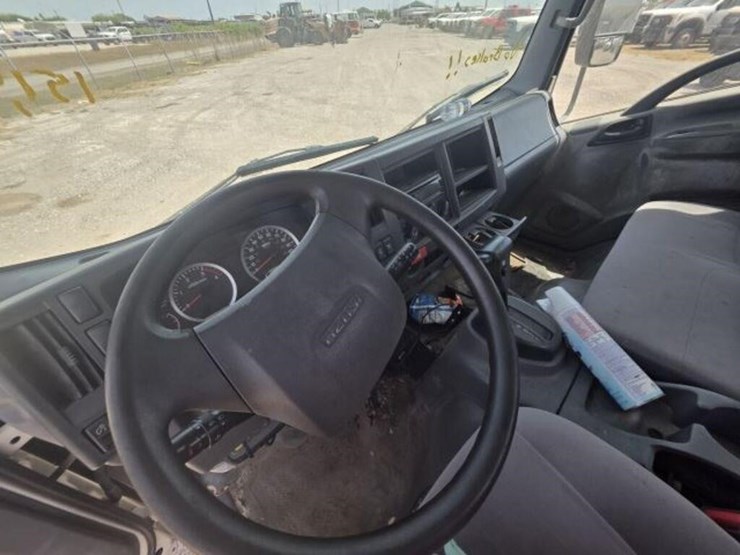 2017-isuzu-jale5w16xh7304211-image-8