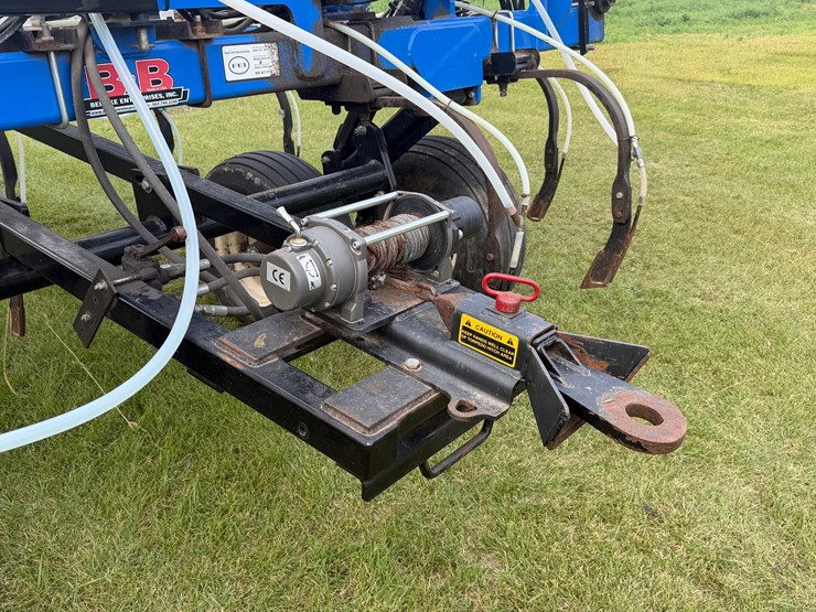 47'-model-tb47-nh3-applicator,-raven-control,-excellent-condition.-note:-this-piece-of-equipment-has-been-stored-inside-and-is-as-nice-as-you'll-ever-find.-includes-pallet-of-extra-nh3-drops-image-6