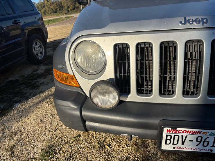 2005-jeep-liberty-image-11