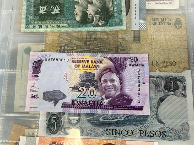 #40307-•-foreign-currency-bank-notes-image-96