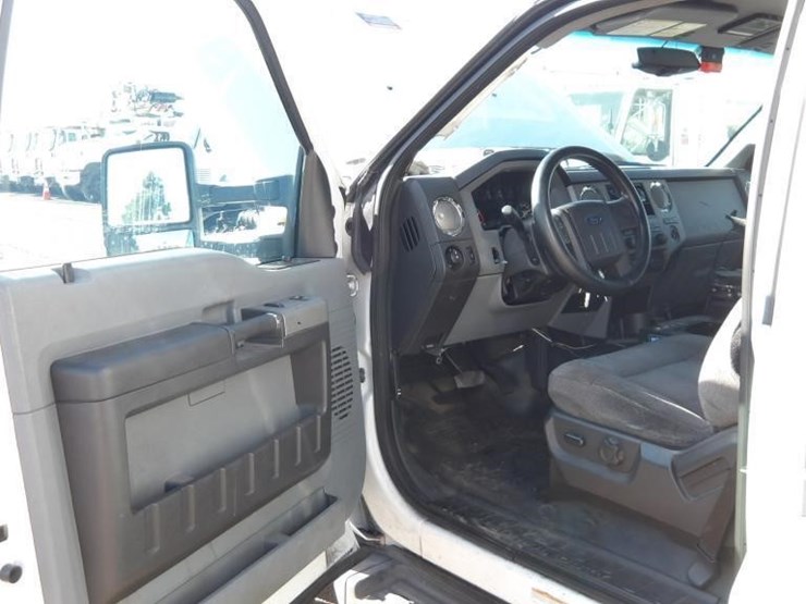 2015-ford-f550-xlt-image-24
