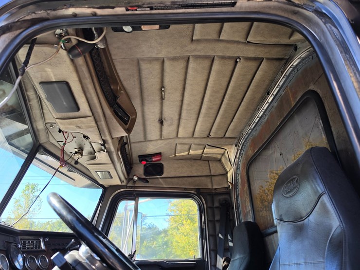 1999-peterbilt-379-image-52