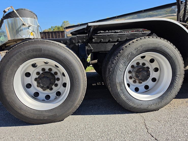 1999-peterbilt-379-image-98