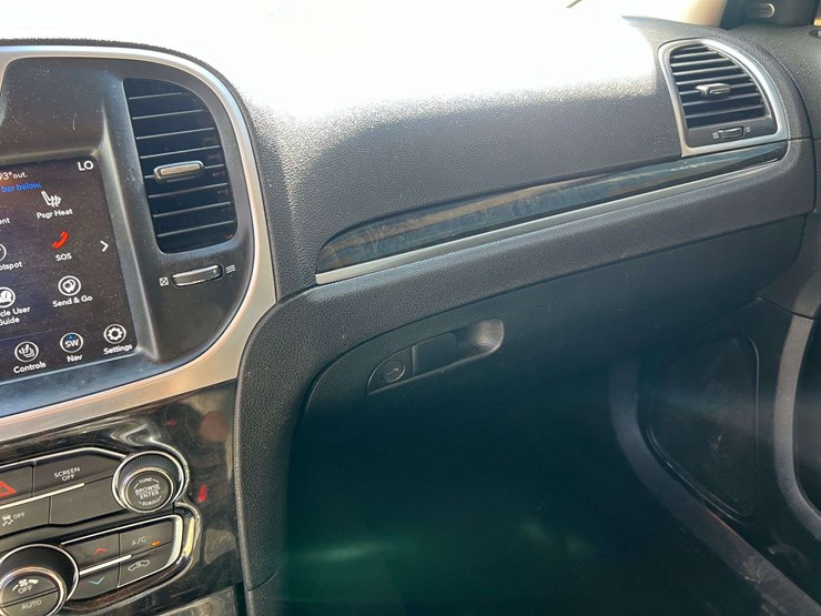2020-chrysler-300-awd-3.6l-v6-sedan-(166,122-miles)-image-18