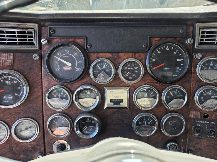 1999-peterbilt-379-image-64