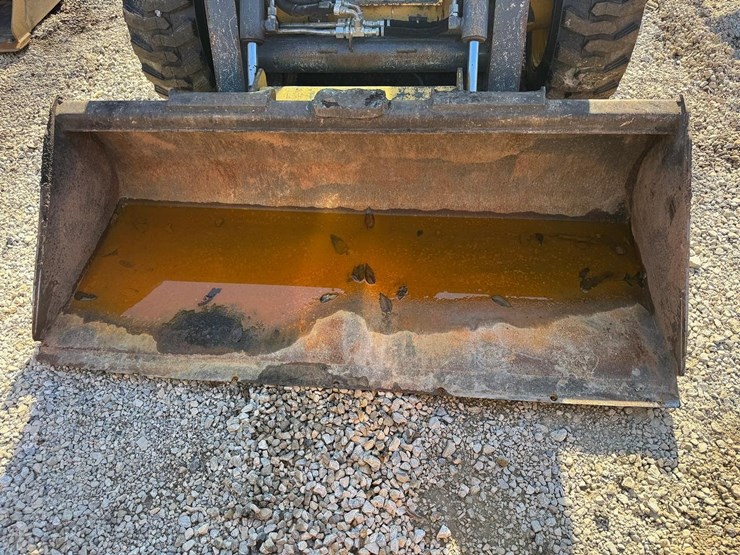 2016-deere-326e-image-9