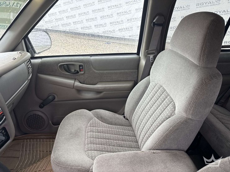 1999-chevrolet-blazer-image-18