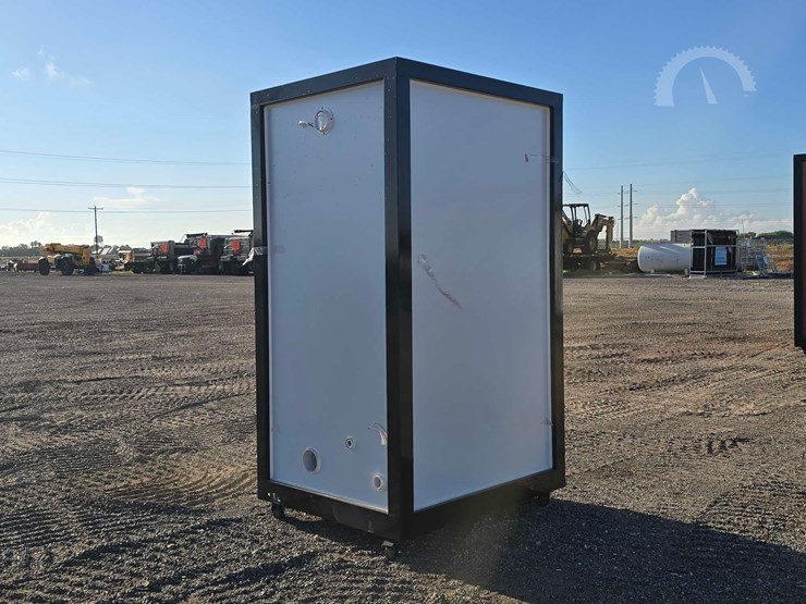 mobile-toilet-image-3